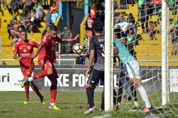  Hasil Liga 1: Marcel Ngamuk, Semen Padang Menang Besar