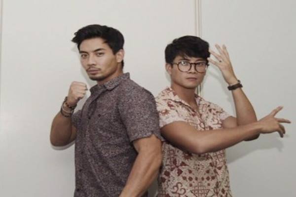  Power Ranger Dino Charge, Duo Pemeran Ranger Biru Bangga Pakai Batik