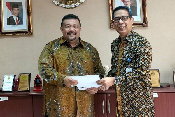 Bally Saputra Datuk Janosati Menerima Surat pengakuan sebagai Konsul Jenderal Kehormatan Nepal untuk Indonesia yang berkedudukan di Jakarta./istimewa