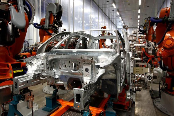  INDUSTRI KENDARAAN BERMOTOR : Volume Produksi Stabil