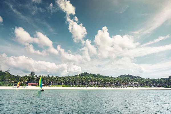 Keindahan salah satu pantai di Pulau Bintan, Provinsi Kepulauan Riau/The Peak Singapore