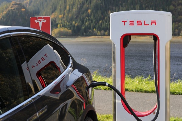  Sehari, Mobil Listrik Tesla Model 3 Dipesan 1.800 Unit