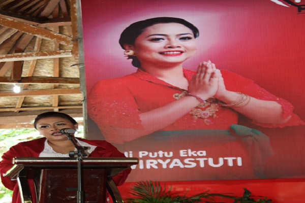  Bupati Eka Bagikan Asuransi untuk 1.044 Pemangku Desa