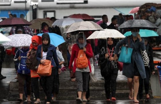  Prakiraan Cuaca: Bandung &amp; Sekitarnya Hujan Ringan