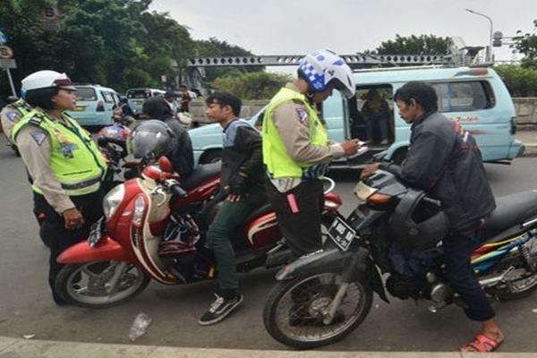  PEMBATASAN SEPEDA MOTOR: Produsen Mulai Was-was