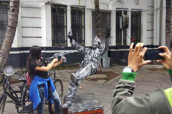  Pengerjaan Penampungan PKL Kota Tua Dikebut