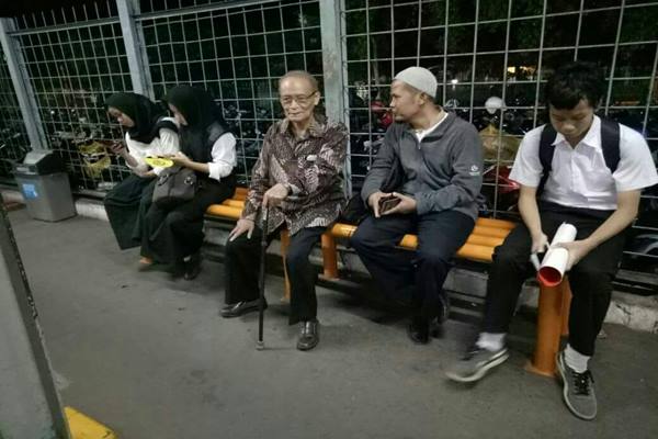  Syafii Maarif Beri Contoh Keteladanan, Naik Commuter Line ke Bogor
