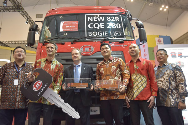  GIIAS 2017: UD Trucks Kenalkan Truk 8x2 Pertama