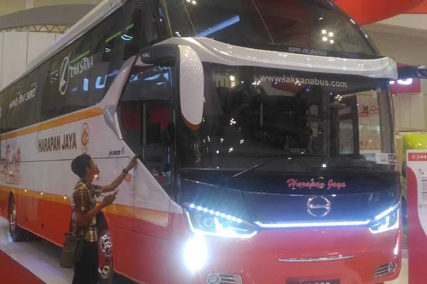  GIIAS 2017: Hino Tes Pasar Bus RM380