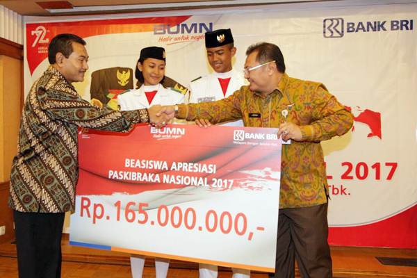  Tim Paskibraka Kunjungi Bank BRI