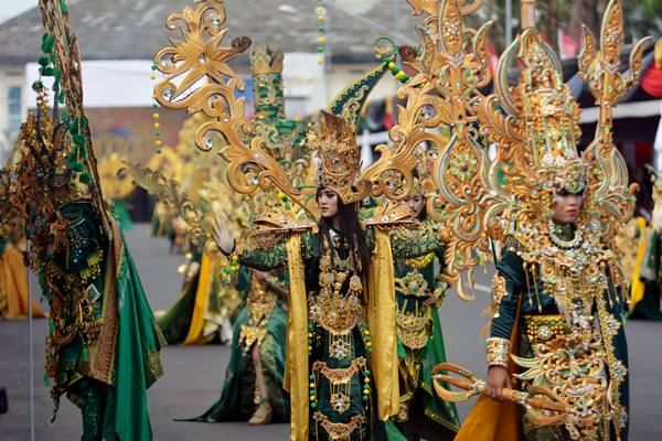  FESYEN ANAK BANGSA : Pergelaran Budaya di Pentas Otomotif