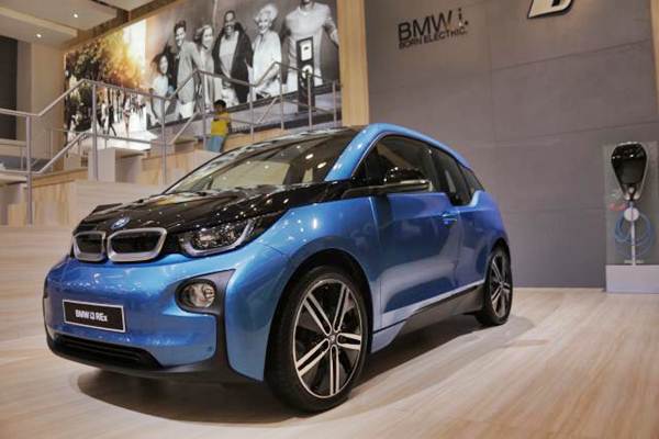  Mengenal Lebih Dekat Dengan Mobil Listrik BMW di GIIAS 2017