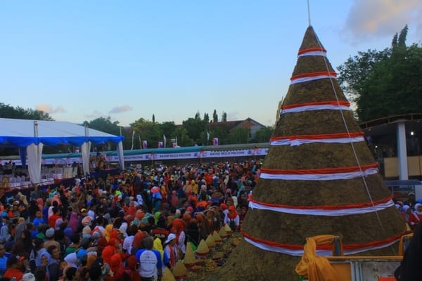  Tumpeng Tiwul 2,5 Ton di Pacitan Pecahkan Rekor Muri