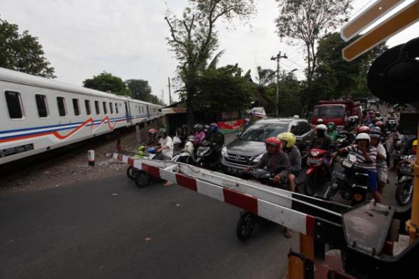  DISKUSI TERBATAS: Permasalahan &amp; Upaya Meminimalkan Risiko Kecelakaan di Perlintasan Sebidang