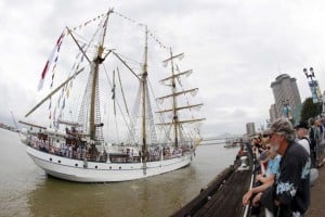  KRI Dewaruci Berlabuh di Cirebon, Danlanal dan Grage Siapkan Penyambutan