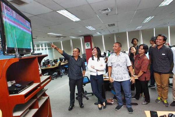  Nobar Sepak Bola Bersama Ratu Tisha Destria