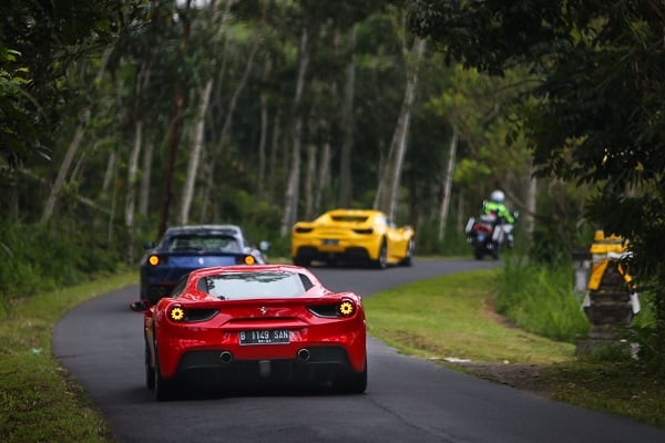  FERRARI GTC4LUSSO :  Menjajal Kuda Jingkrak di Bali