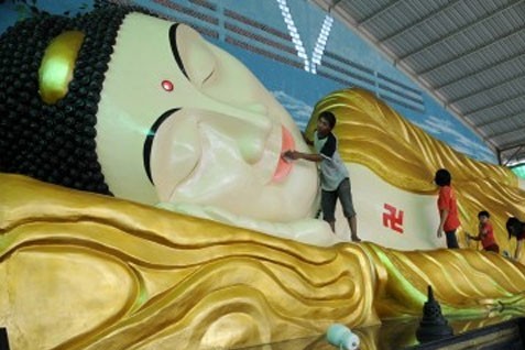 Patung Buddha Tidur Jadi Wisata Andalan di Mojokerto