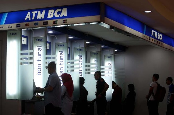  Butuh 2-3 Pekan Pulihkan 5.700 ATM BCA Akibat Gangguan Satelit Telkom