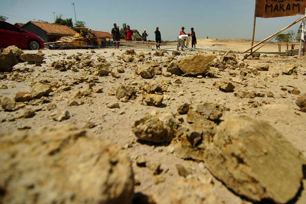  Warga Blokade Proyek Jalan Tol di Tegal