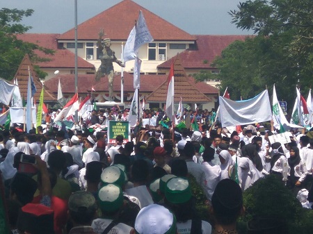  Ribuan Warga NU Cirebon Demo Tolak Full Day School