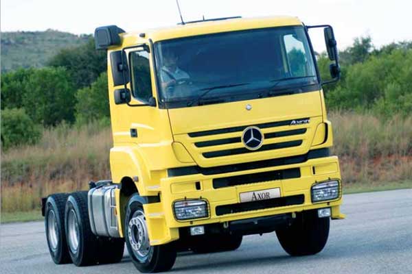  LOKALISASI MOBIL KOMERSIAL : Mercedes Benz Investasi US$25 Juta