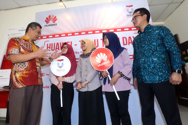  FOTO: Telkom University dan Huawei Gelar Tech Day, Dorong Kemampuan Generasi Muda Bidang TIK