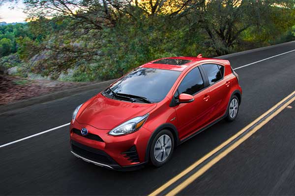  Toyota Prius C, Mobil Hibrida Termurah