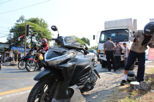  Rem Blong, Truk Tabrak 4 Sepeda Motor di Boyolali