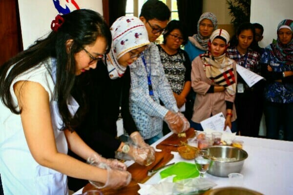  Lindungi Gigi Anak dengan Camilan yang Sehat