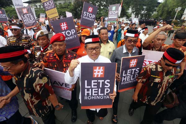  FOTO: Aher Pimpin Long March Jabar Peduli Rohingya