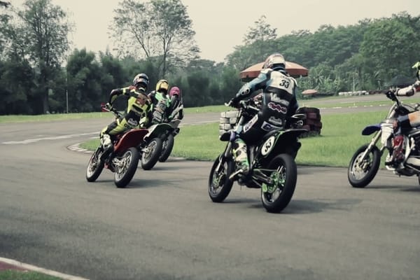  80 Pembalap Panaskan Seri II Indonesia Supermoto Championship (ISC) 2017