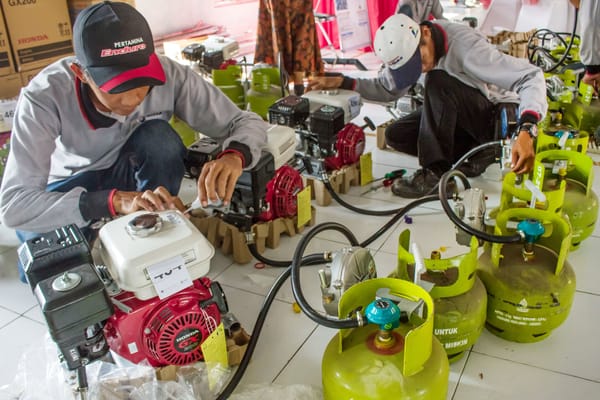  Pertamina Bagikan 513 Paket Konverter Kit Nelayan di Demak