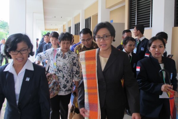  Sri Mulyani Orasi Ilmiah, Menerima Ulos, &amp; Nyanyi Sai Anju Ma Au
