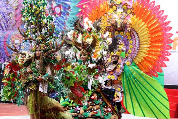  Eksotika Bunga di Malang Fashion Flower Carnival
