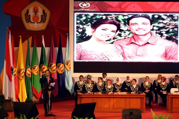  FOTO: Jokowi Sampaikan Orasi di Dies Natalis Unpad