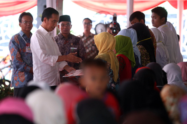  FOTO: Jokowi Hadiri Pencairan Bansos PKH Tahap Ketiga Kota Cimahi