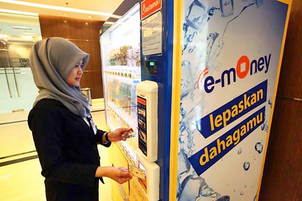  Biaya Isi Ulang Uang Elektronik Mulai Diberlakukan Akhir September