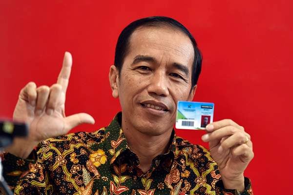  Bagi-Bagi KIP &amp; PKH, Presiden Jokowi: Jangan Buat Beli Rokok &amp; Pulsa Telepon