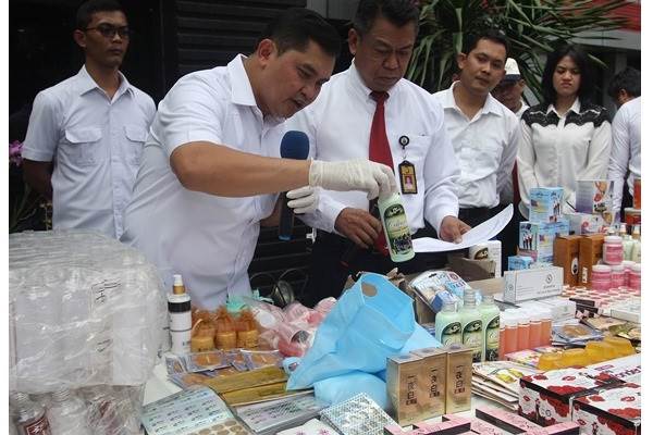  Puluhan Ribu Obat PCC Ditemukan di Makassar