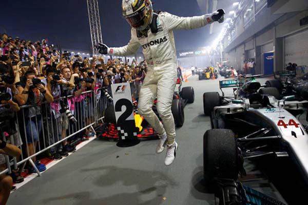  F1: Lewis Hamilton Juara GP Singapura