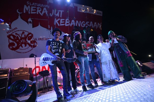  Tausiah di Atas Panggung Musik Rock, Begini Responnya