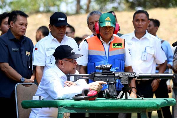  Menhan Ryamizard Ryacudu Kunjungi Pindad