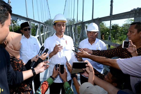  Presiden Jokowi Meresmikan Jembatan Gantung dan Rusunawa yang Dibangun Kementerian PUPR