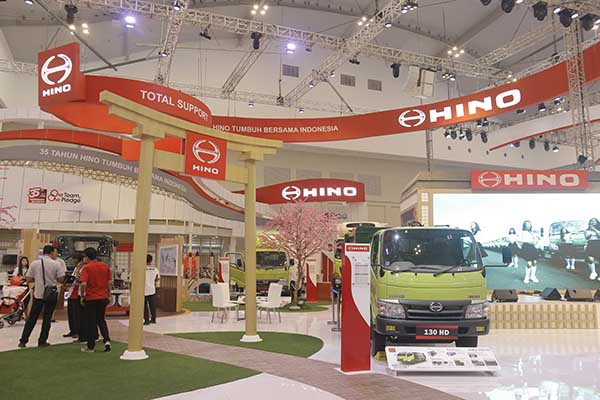  Hino Perkenalkan New Dutro Kepada Konsumen di Sampit