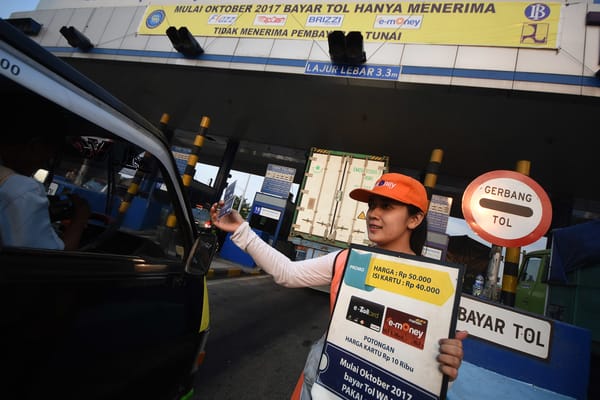  UANG ELEKTRONIK: OJK Sebut Saldo Tak Masuk Dana Pihak Ketiga