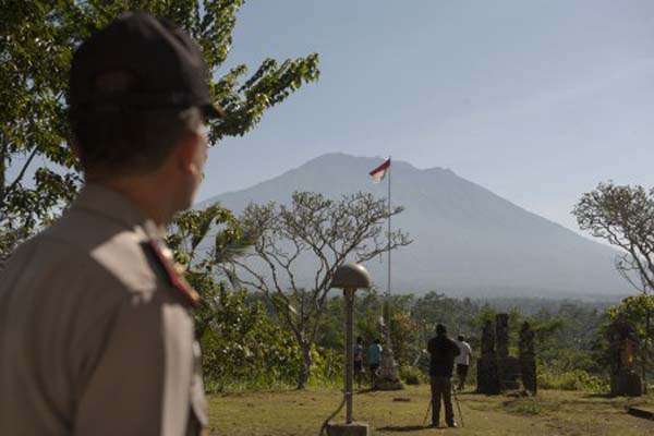  Debu Gunung Agung Tak Pengaruhi Penerbangan & Penyebrangan Bali-Lombok