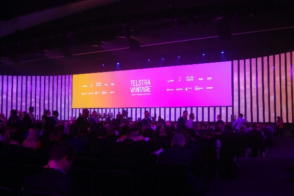  TELSTRA VANTAGE 2017: VoLTE - IoT Mulai Diaplikasikan