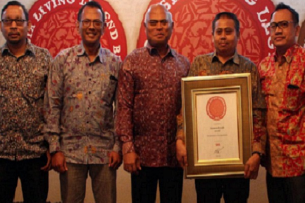  Semen Gresik Raih Indonesia Living Legend Brand 2017