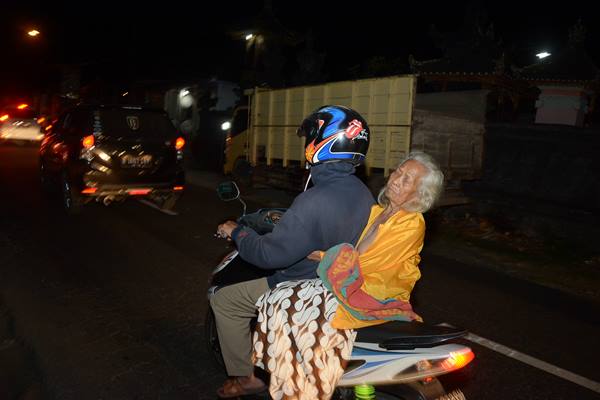  Ini Klarifikasi BNPB Atas Beredarnya Foto Gunung Agung Meletus